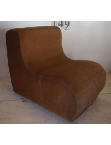 L 149 - modern armchair without armrests