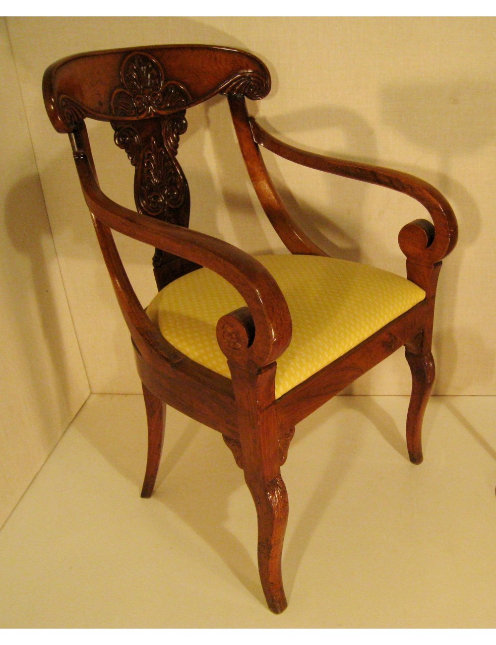 Poltrona comoda italiana in noce con sedile imbottito 1830 Poltrona comoda italiana in noce con sedile imbottito 1830