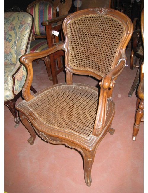 Poltrona con sedile e schienale in paglia di Vienna. In stile Luigi XIV