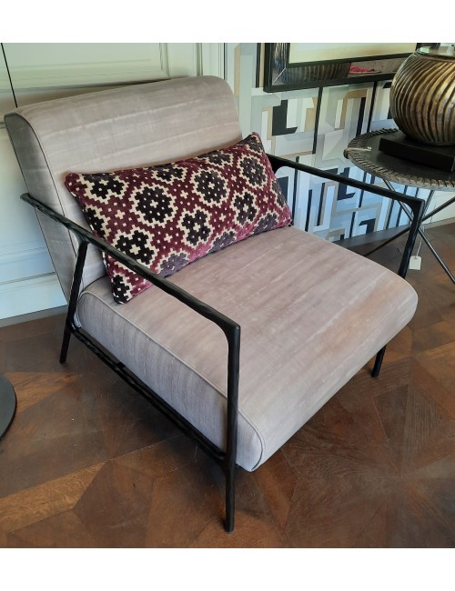 Poltrone moderne in ferro battuto con cuscineria in tessuto beige