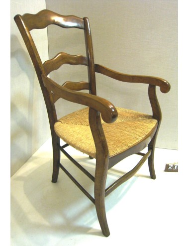 Poltrona in noce con sedile in paglia. Epoca fine '800 Francia