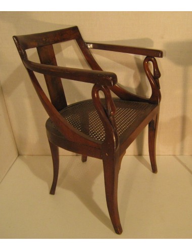 Poltrona con sedile in paglia e schienale intarsiato in ottone. Stile Impero