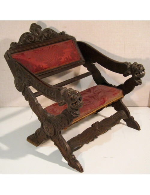 Poltrona Savonarola in legno di noce e tessuto rosso