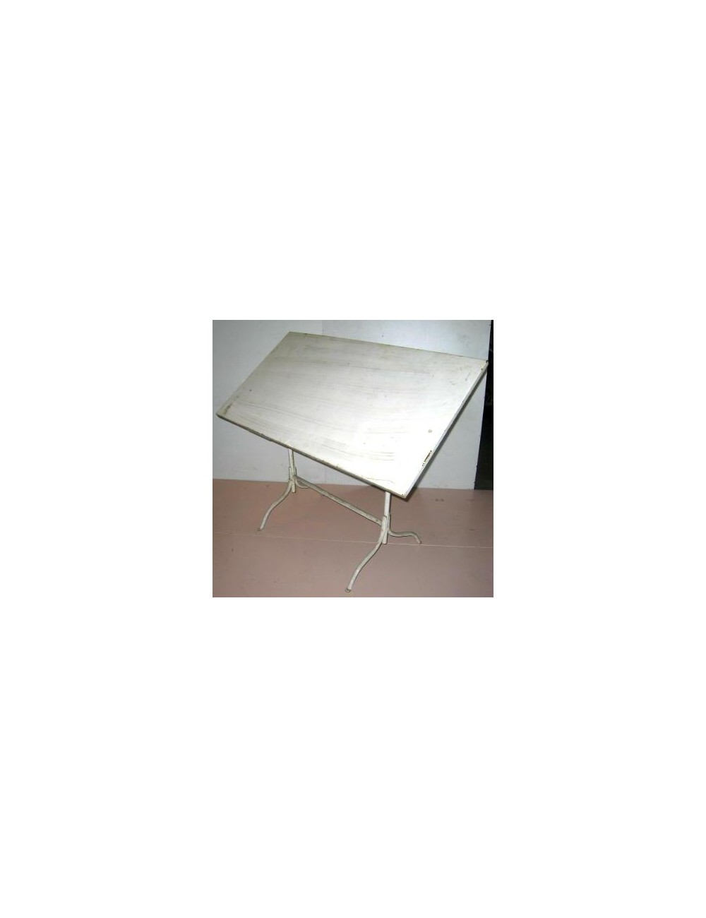 Modern white iron table Modern white iron table