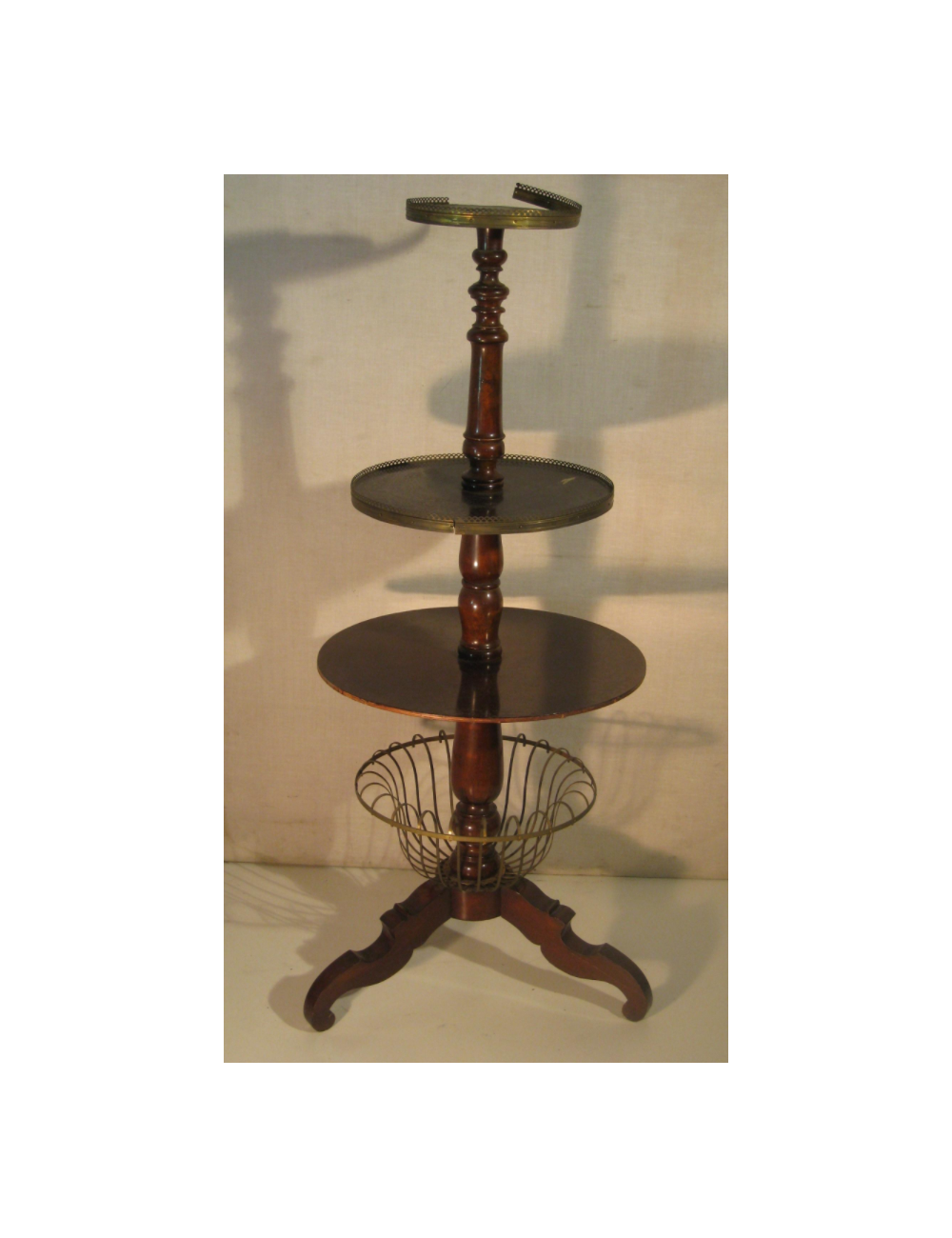 Etagere / Piantana Vittoriana moderna in mogano Etagere / Piantana Vittoriana moderna in mogano