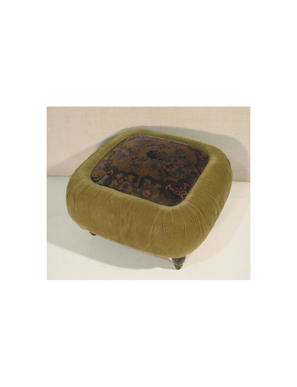 Pouf moderno rettangolare in velluto bicolore Pouf moderno rettangolare in velluto bicolore