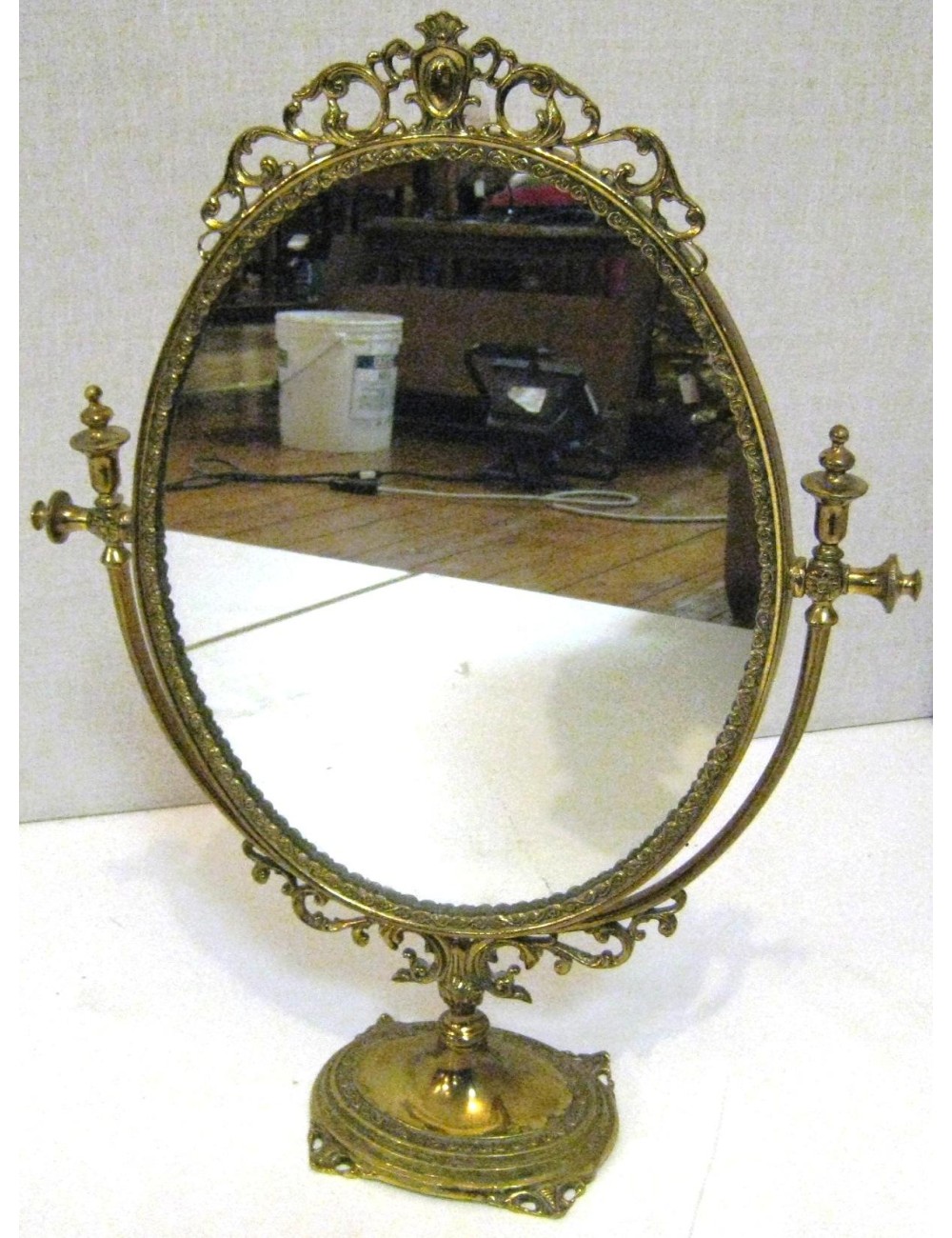 Specchiera moderna da appoggio in ottone