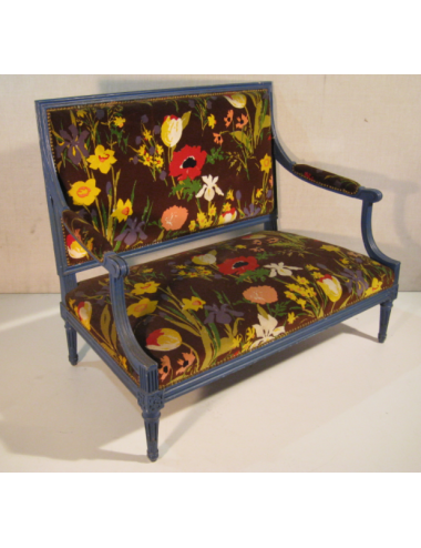 Sofa with pouff in relation
