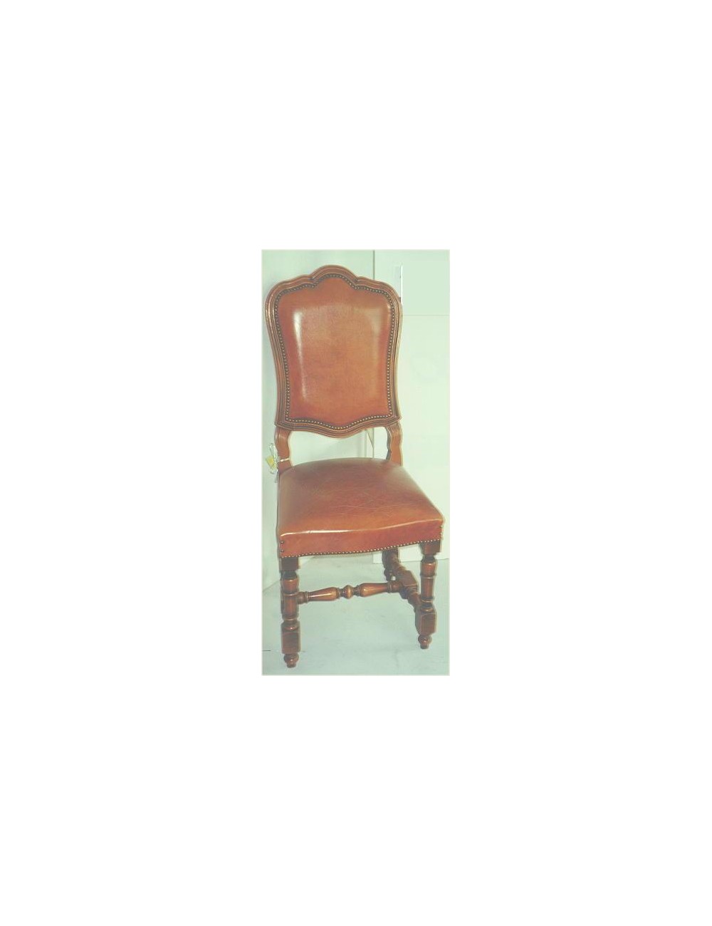 Sedie rocchetto in legno, pelle con borchie