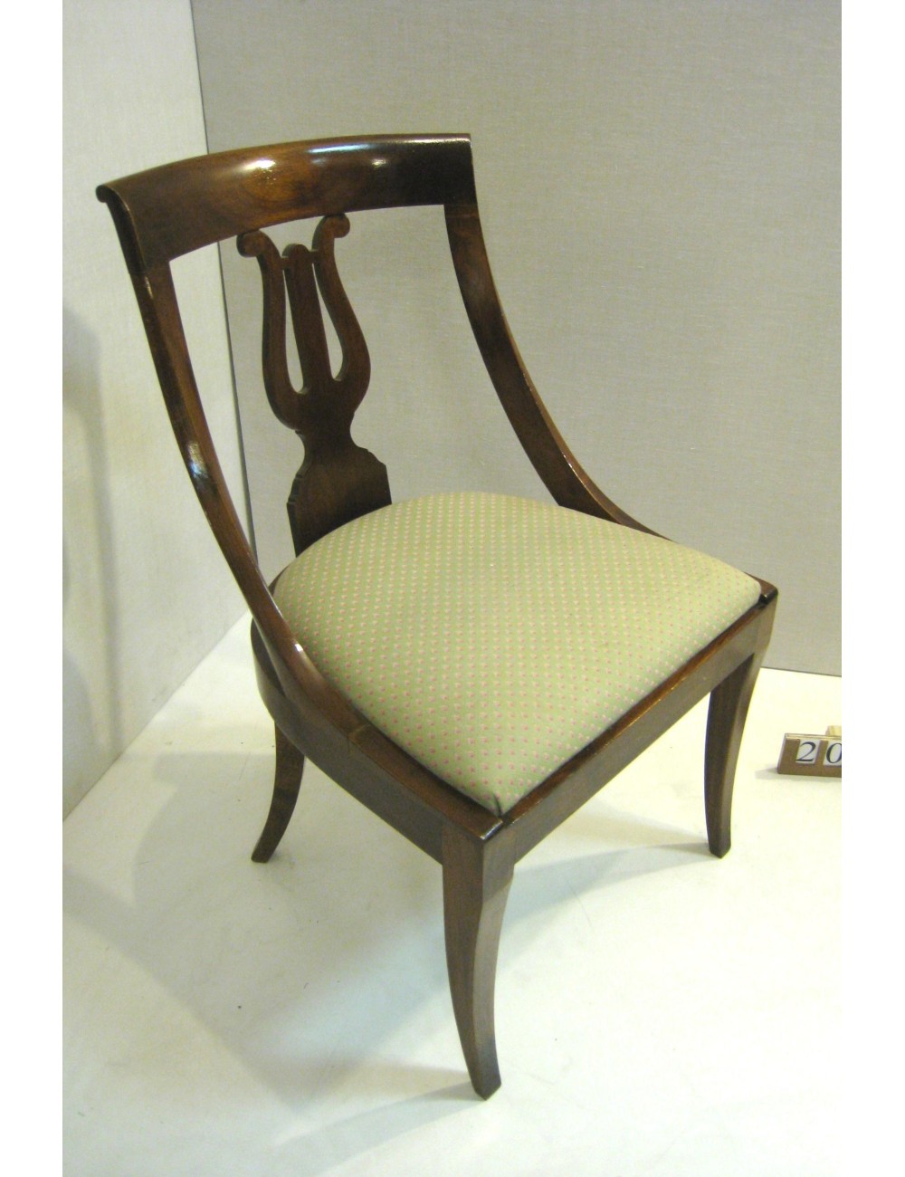Sedia in legno con sedile imbottito, in stile moderno Sedia in legno con sedile imbottito, in stile moderno