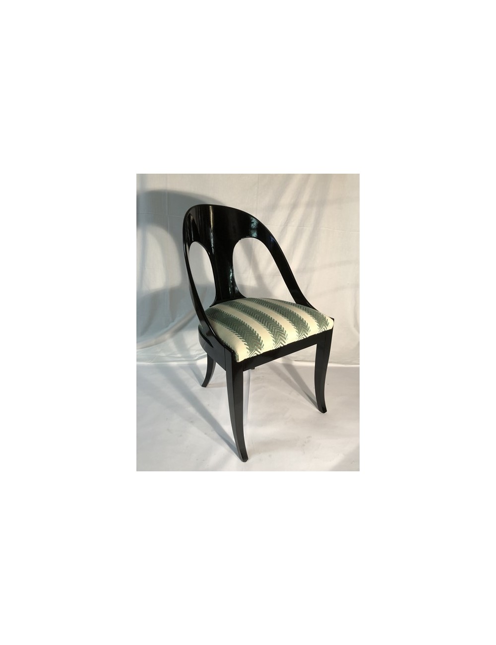 Sedie moderne in legno lucido con sedile imbottito