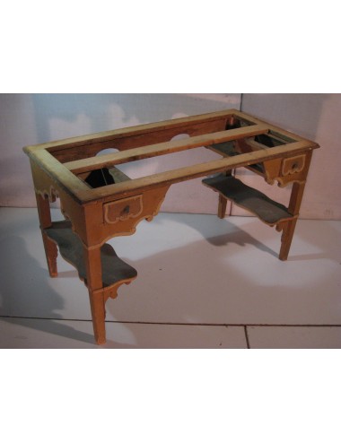 L196 - Desk to be restored