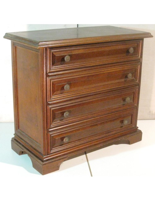 Cassettone moderno a quattro cassetti color noce