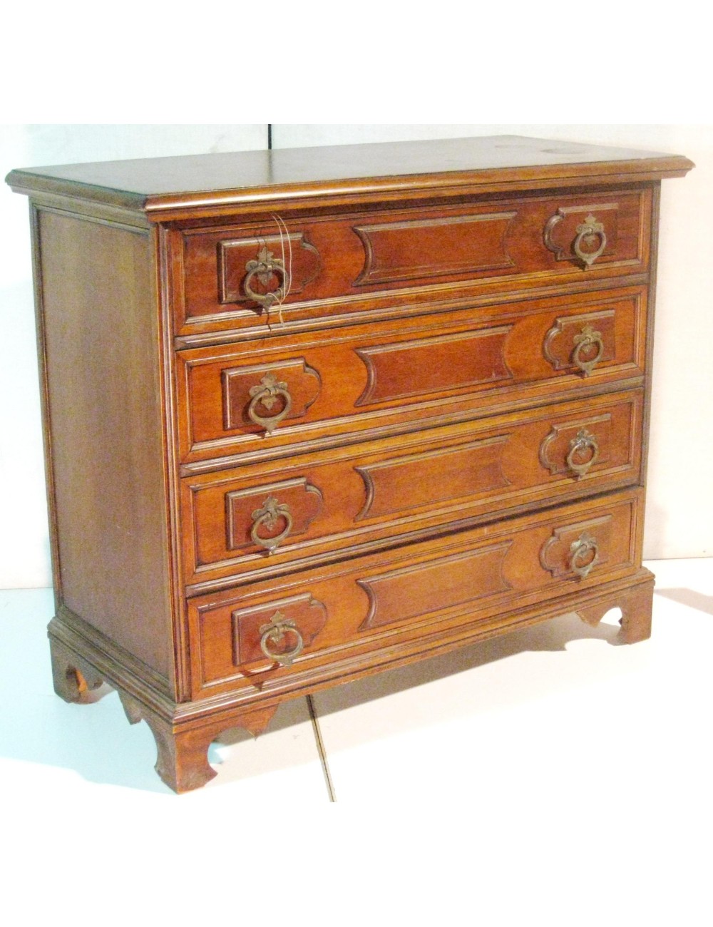 Cassettone a 4 cassetti, color noce, bugnato, stile '600