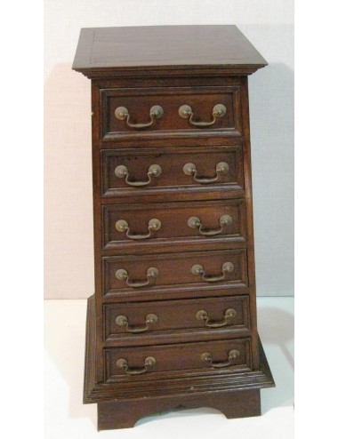6-drawer pyramid chest of drawers
