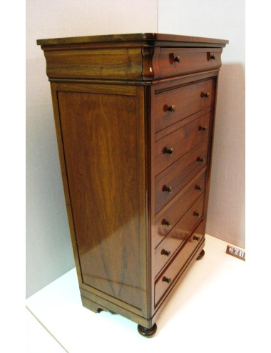 Chest of drawers with 7 drawers