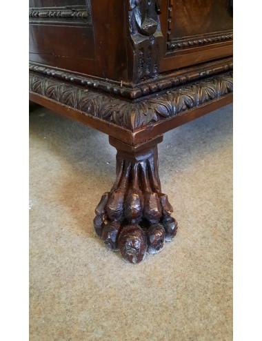 Chest of drawers with Genovese bambocci