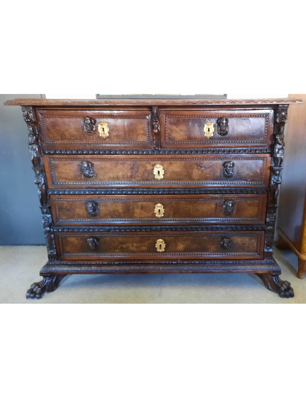 Chest of drawers with Genovese bambocci