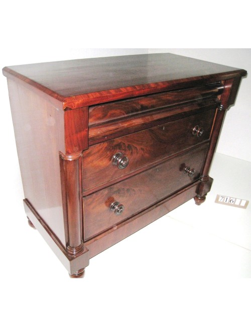 Victorian-style mahogany feather chest of drawers