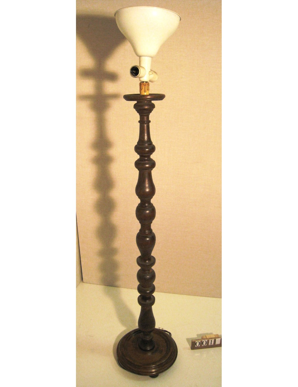 Colonna in legno tornito ( Lampada )