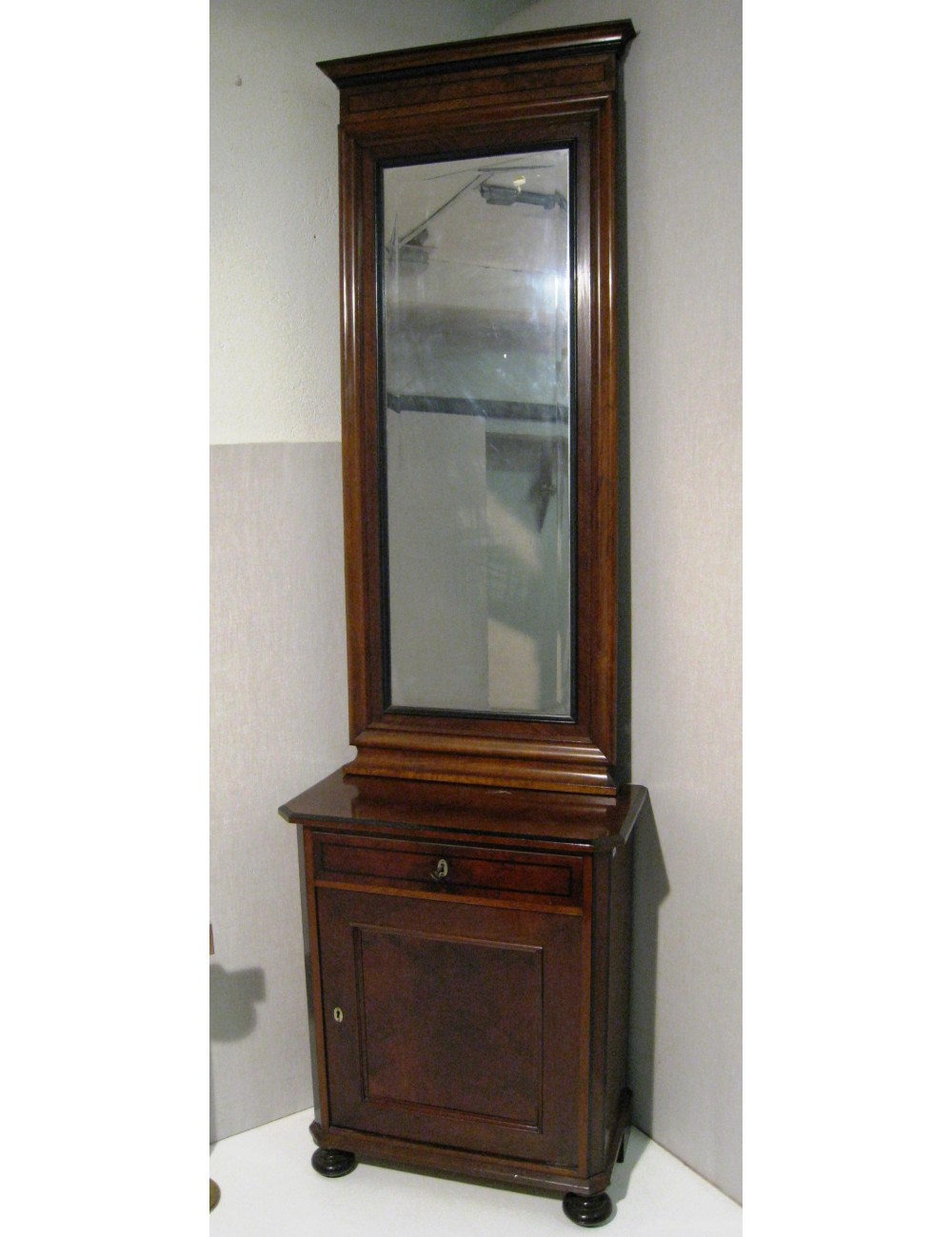 Walnut cabinet with mirror 1 drawer - 1 door Walnut cabinet with mirror 1 drawer - 1 door