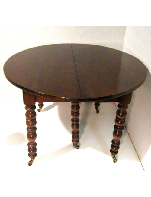 Oval walnut table (4 extensions missing)