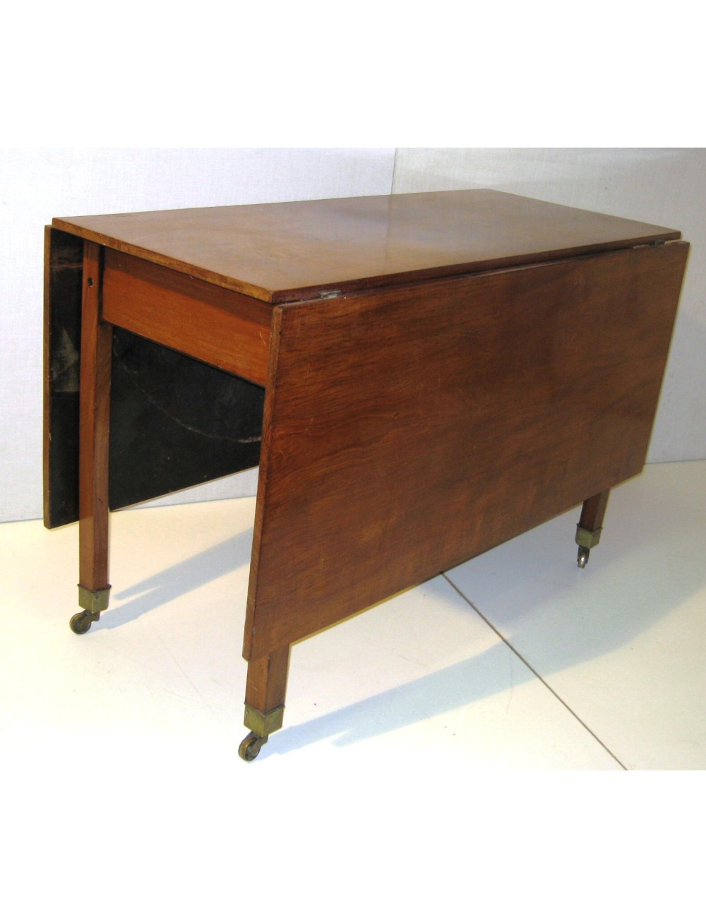 Mahogany table, open 162x122x78h Mahogany table, open 162x122x78h