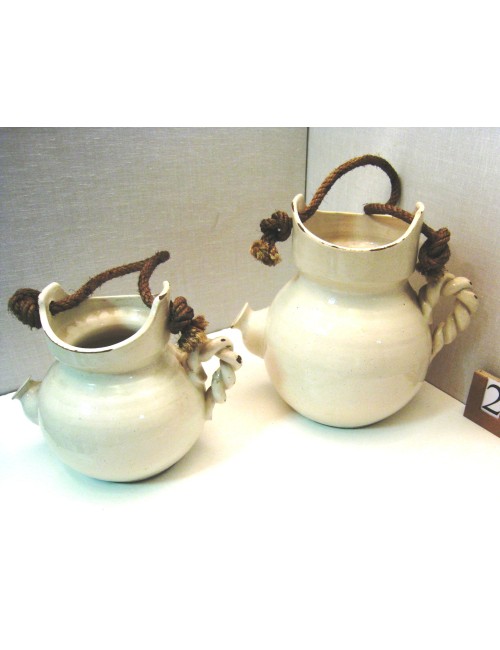 1White flower holder with modern rope handle