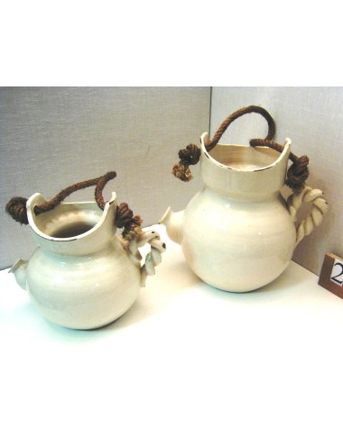 1White flower holder with modern rope handle