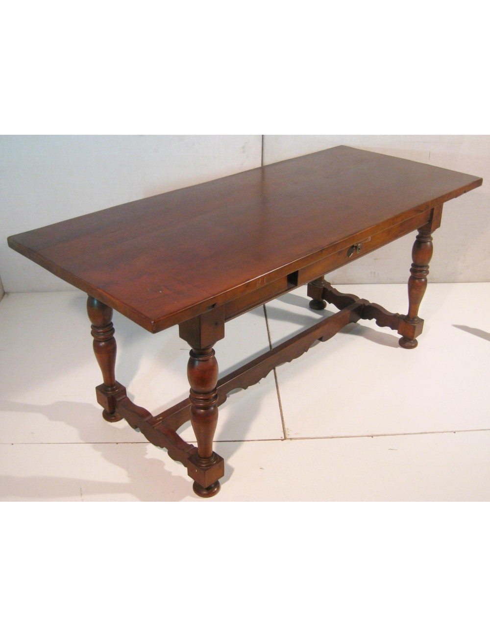 Modern reel table Modern reel table