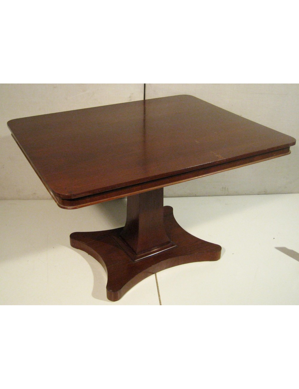 Tavolo in mogano epoca Vittoriana, stile inglese Tavolo in mogano epoca Vittoriana, stile inglese