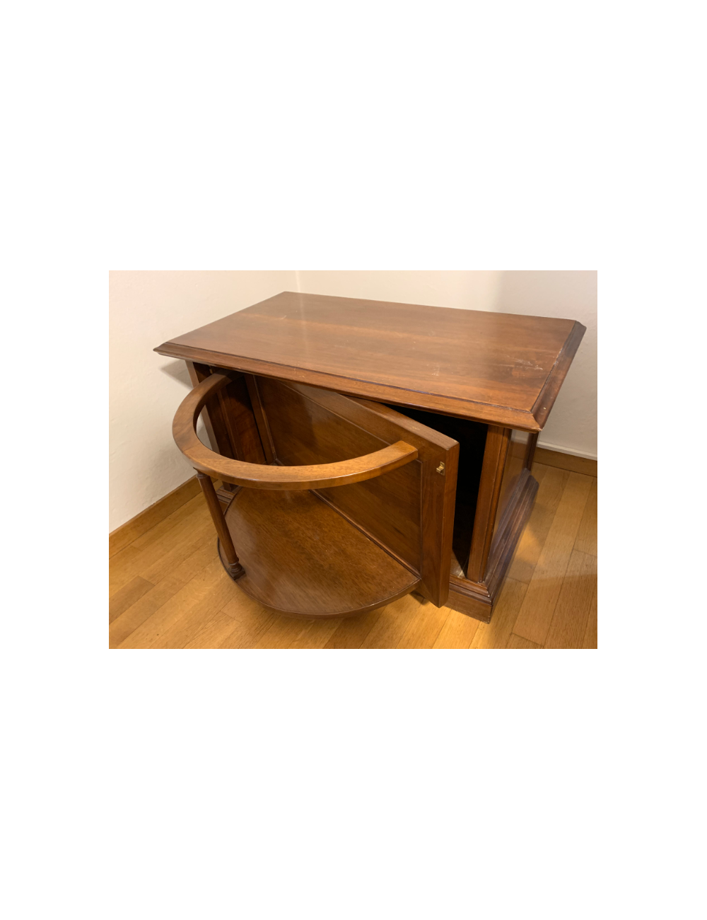Walnut bar chest Walnut bar chest