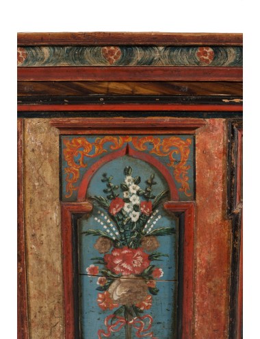 Cassapanca decorata in stile barocco tirolese decorata a 5 formelle dipinte con motivi floreali policromi