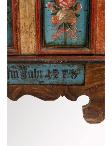 Chest decorated in Tyrolean Baroque style decorated with 5 panels painted with polychrome floral motifs