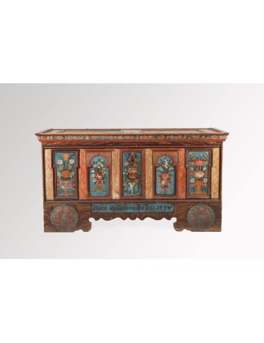 Chest decorated in Tyrolean Baroque style decorated with 5 panels painted with polychrome floral motifs
