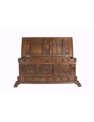 Chest made entirely of walnut