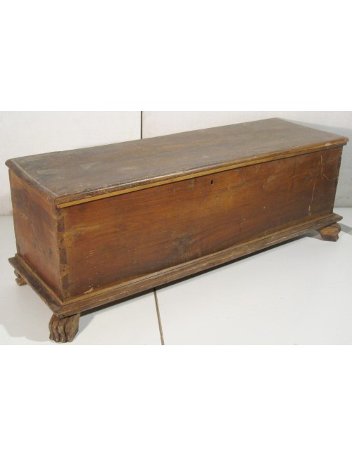 Early 18th century walnut chest