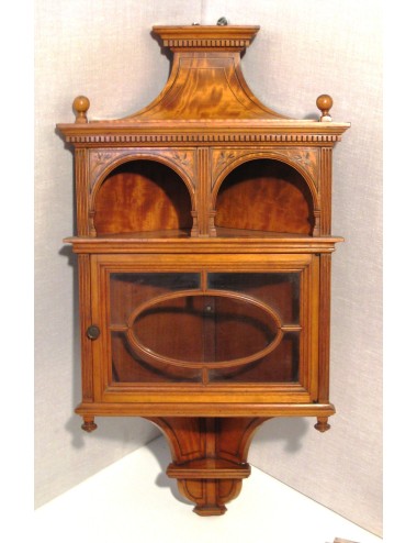 Very small corner unit for hanging