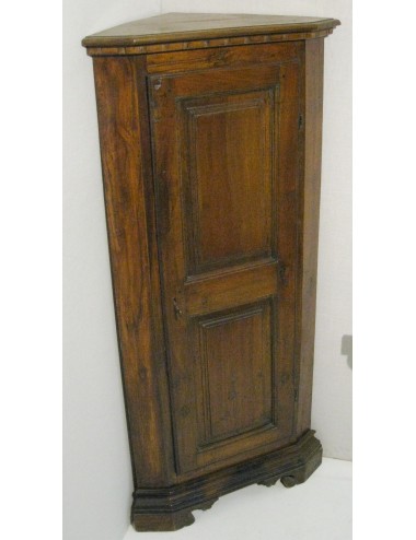 5 Walnut corner pieces