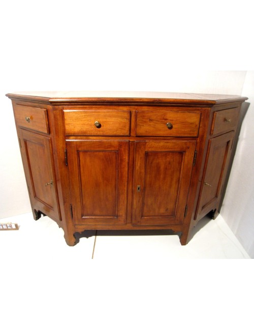 Credenza moderna scantonata in noce con quattro ante fodrinate e quattro cassetti