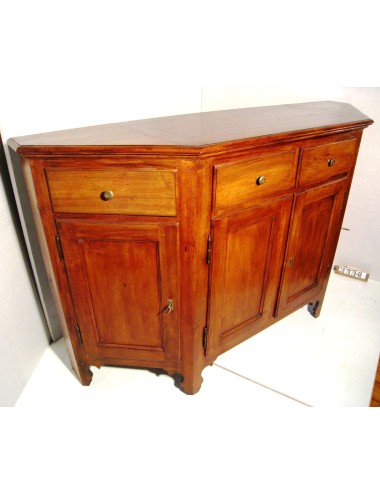 Credenza moderna scantonata in noce con quattro ante fodrinate e quattro cassetti