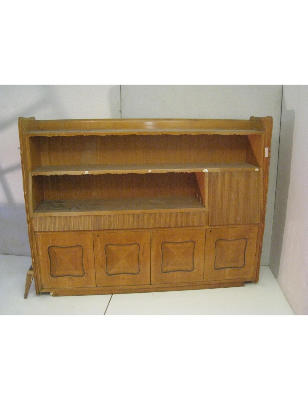 Credenza con alzata anni '50 in ciliegio