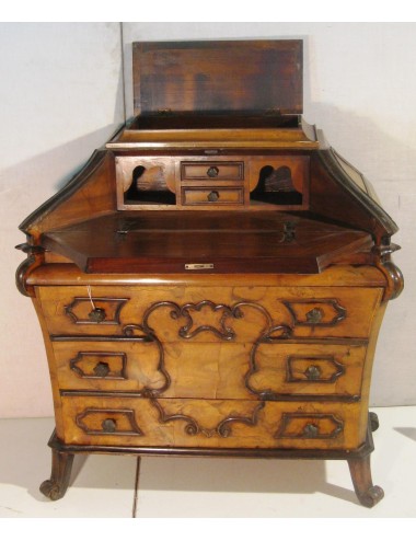 Three-drawer lomb. style shelves in walnut-root with modern eboniz. profile
