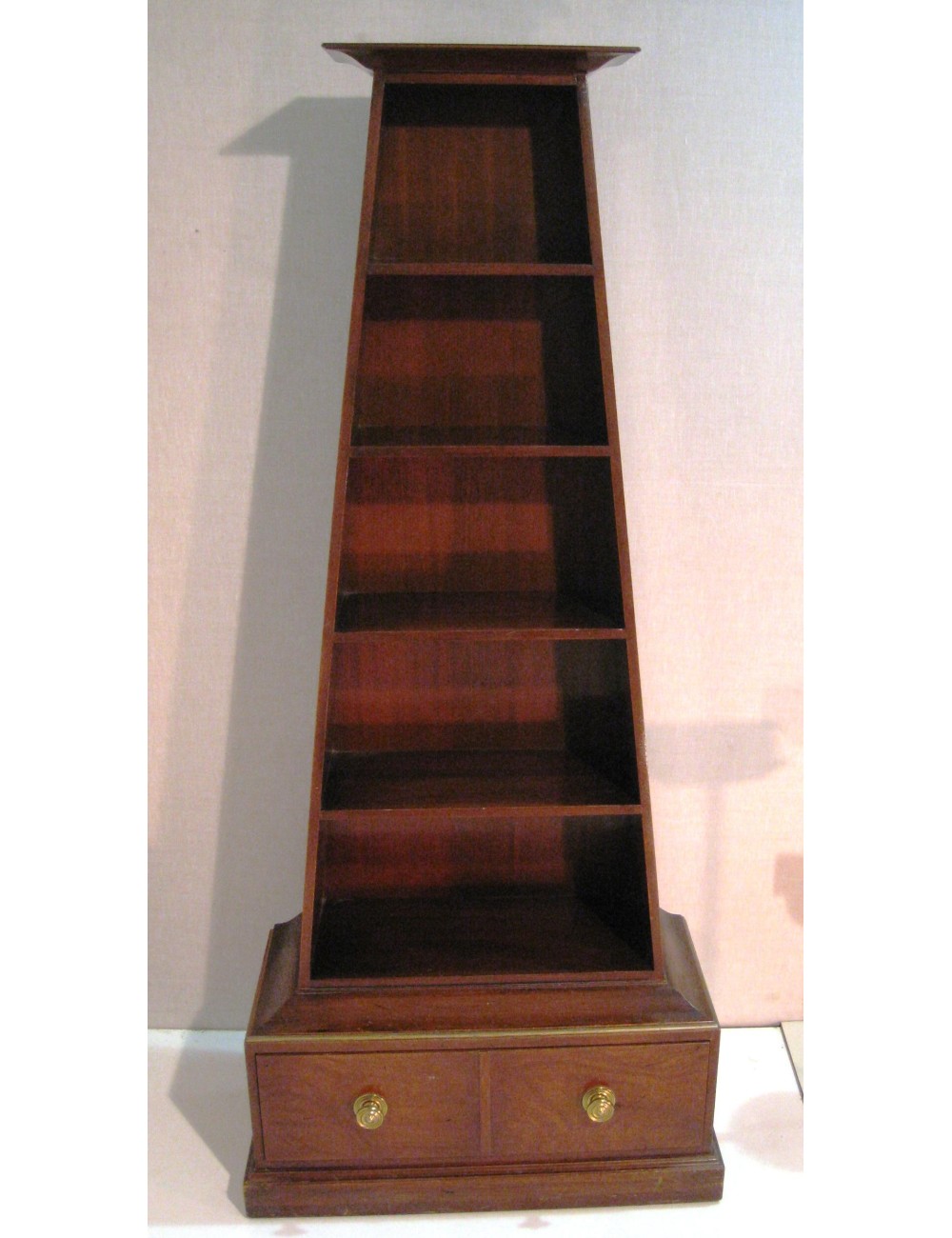Etagère moderna a piramide in mogano
