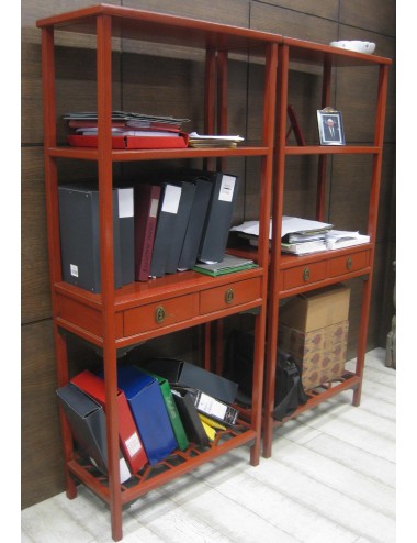 Scaffale in legno laccato colore rosso , tre piani e due cassetti