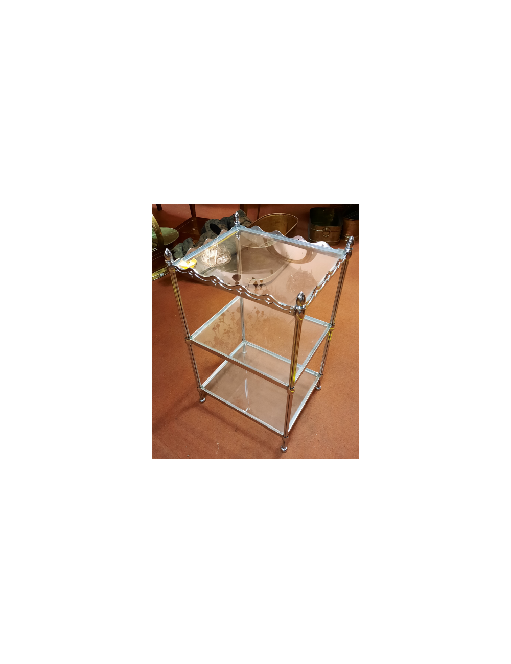 Etagère moderna in metallo cromato e ripiani in cristallo