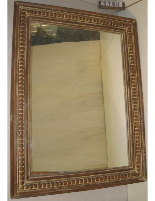 Specchiera moderna con cornice in legno intagliata e decorata, decapata