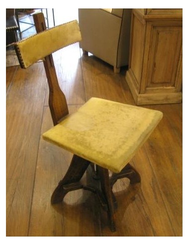 Swivel stool