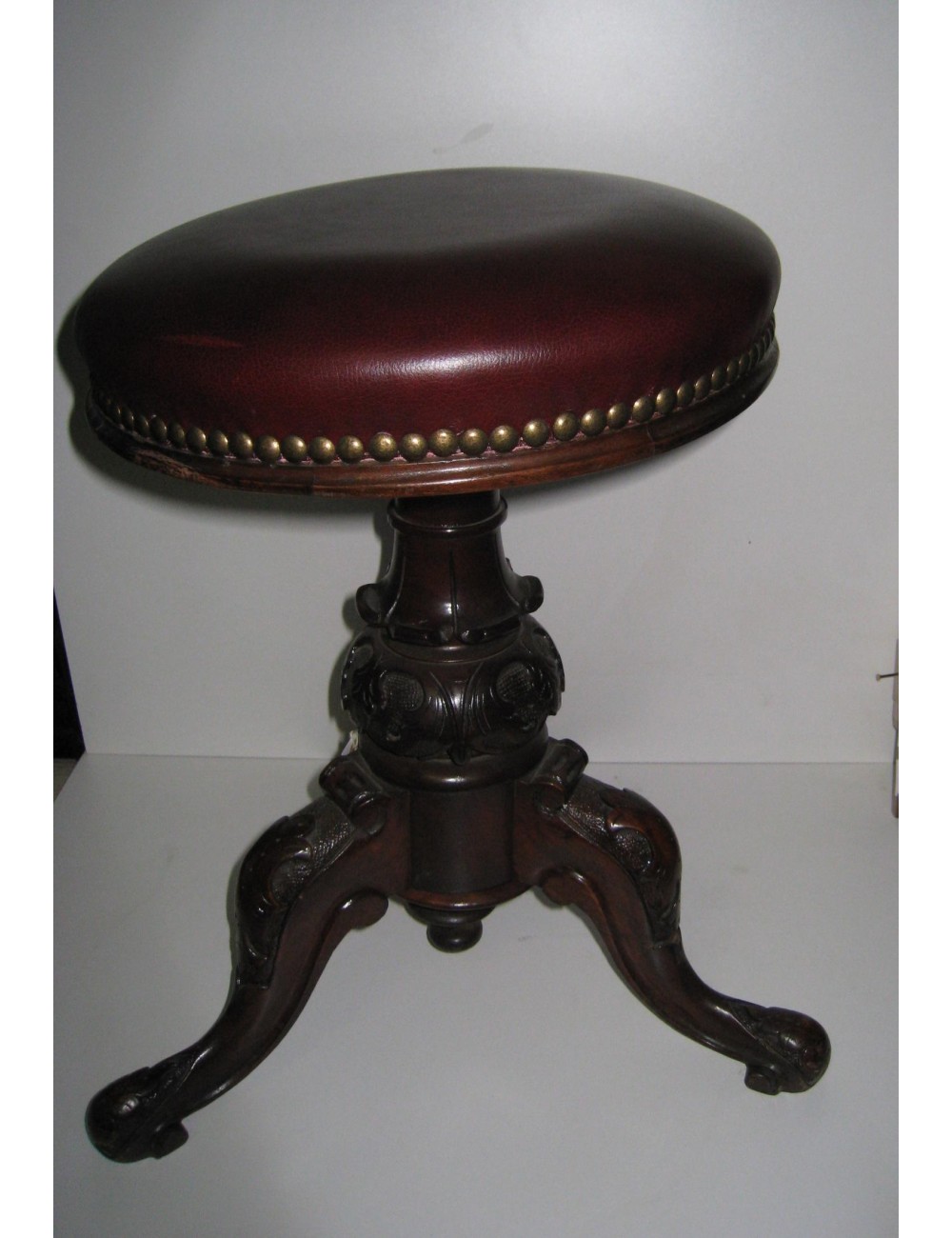Bordeaux leather piano stool Bordeaux leather piano stool