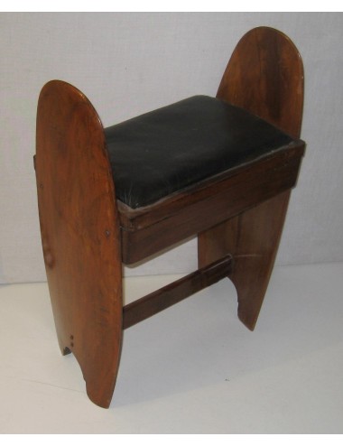 L 28 - wing stool